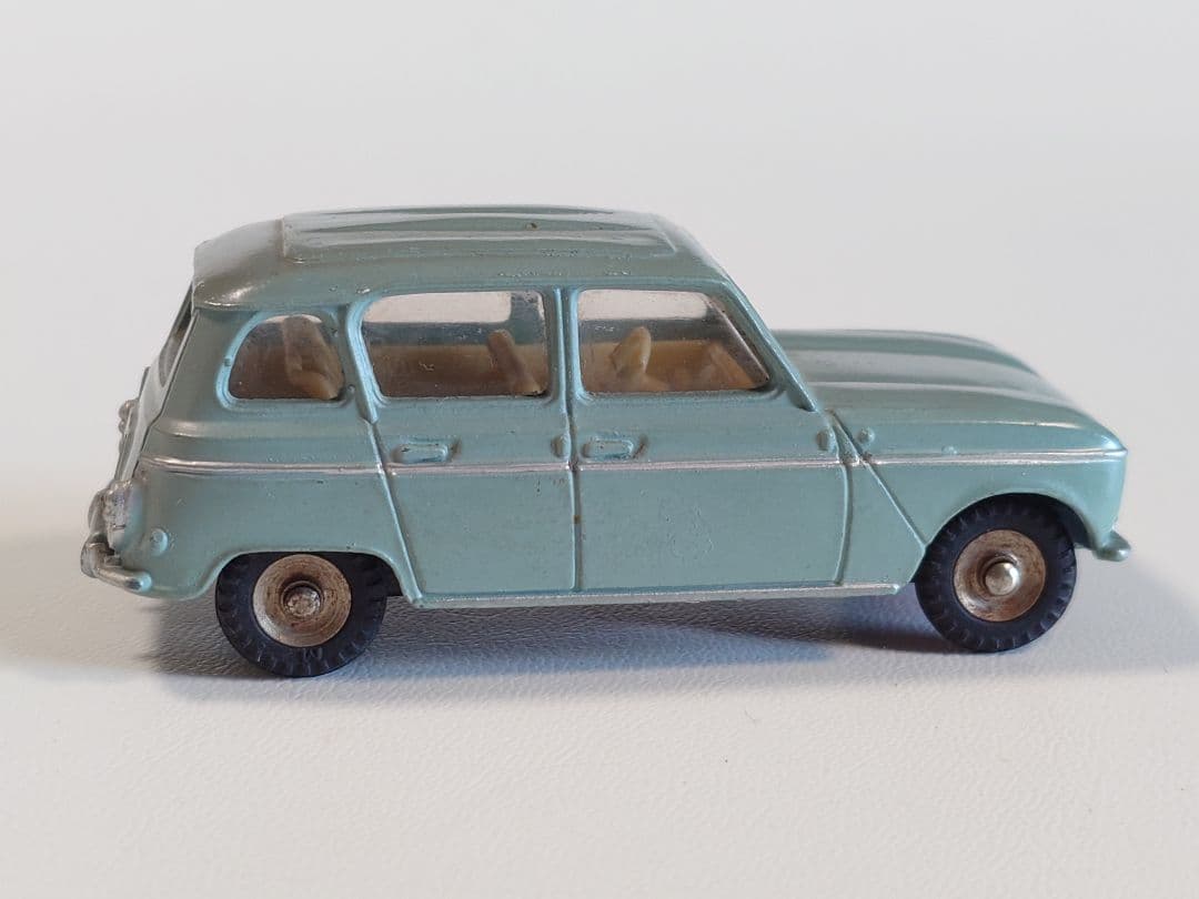 ミニカー DINKY No.518 RENAULT 4L