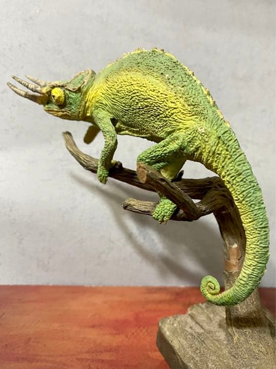海洋堂　ジャクソンカメレオン　完成品