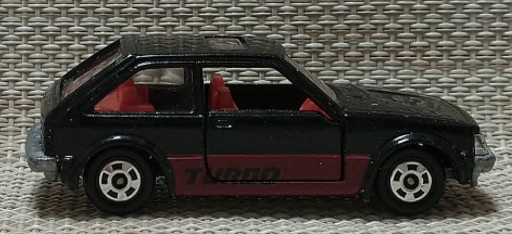 トミカ 4-4 ファミリア1500XG スーパーギフト 日本製 当時物 箱なし