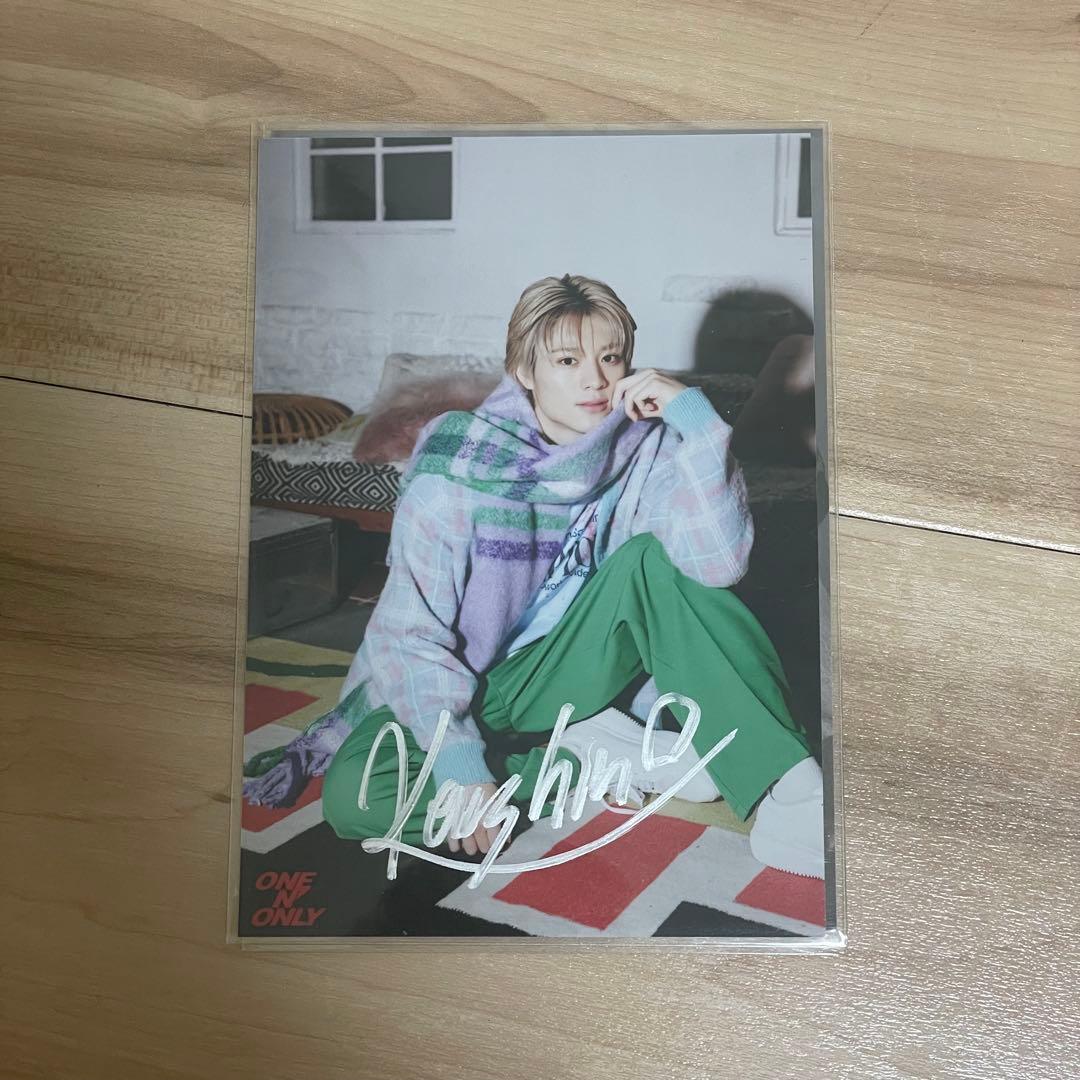 上村謙信　生写真サイン　硬質ケース