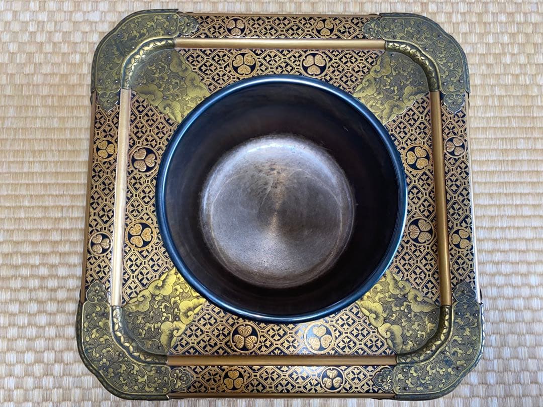 Qqqqw 大名家伝来品梨地高蒔絵徳川家葵紋入火鉢！