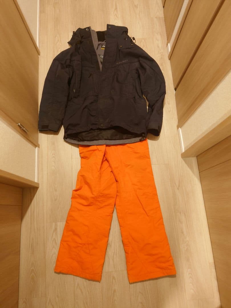 sos スキーウェア　スノーボードウェア