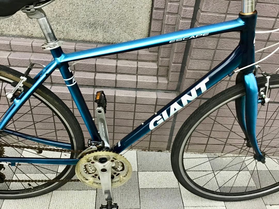 GIANT エスケープ クロスバイク ESCAPE R3 M 24段　東京