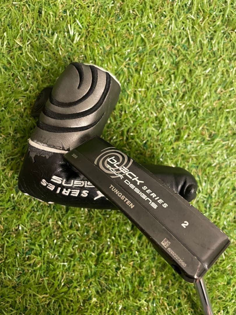 オデッセイ ブラックシリーズ　ツアーデザイン 2 右　パター