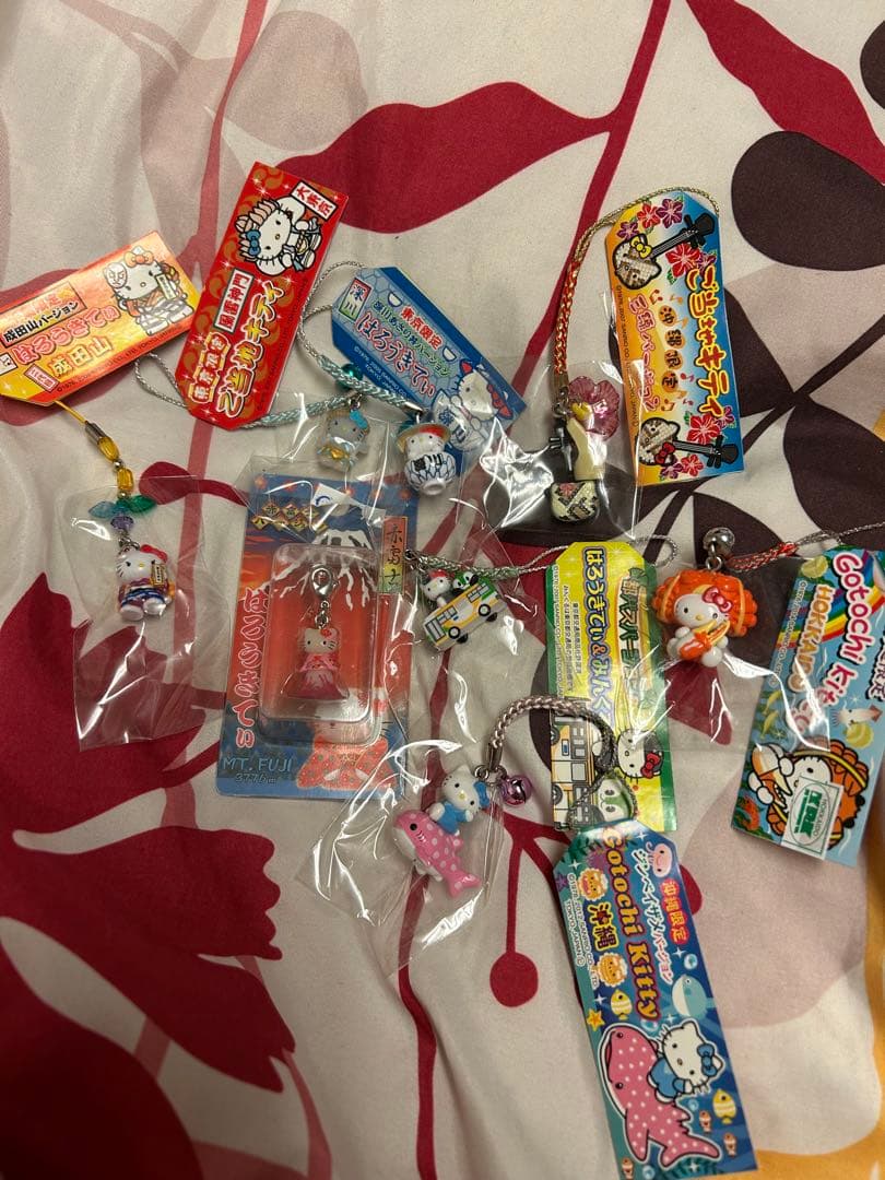ご当地限定ハローキティ ストラップ8個セット