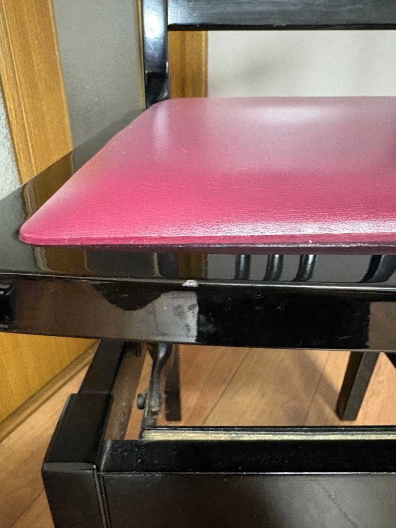 ピアノ背もたれ付黒椅子　トムソン椅子