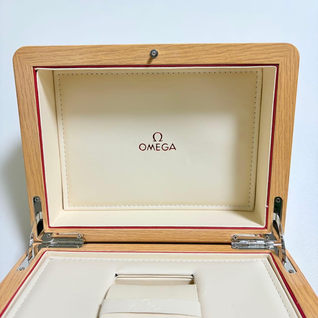 美品　オメガ　腕時計　ウォッチ　ケース　空箱　木目調　現行品