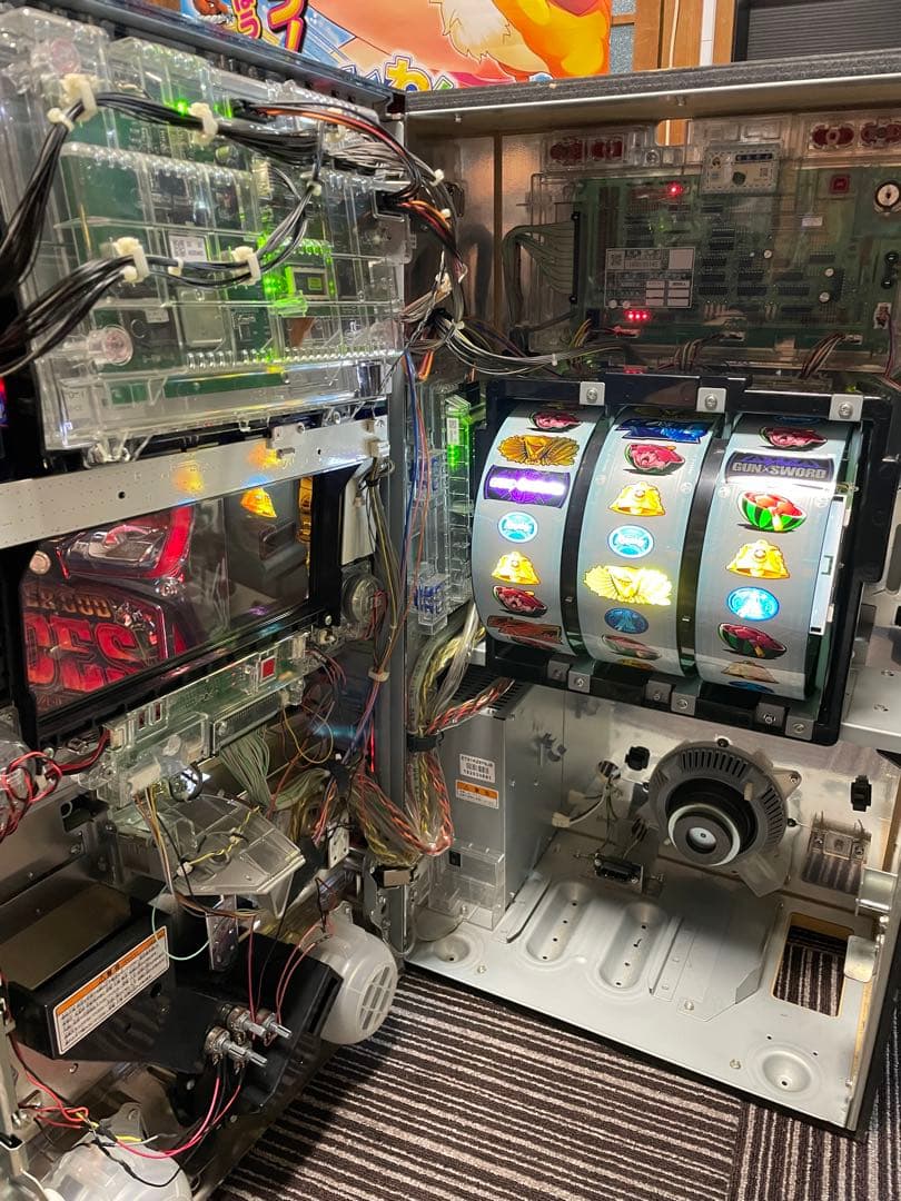 【引き取り歓迎】パチスロ 実機 ガン×ソード
