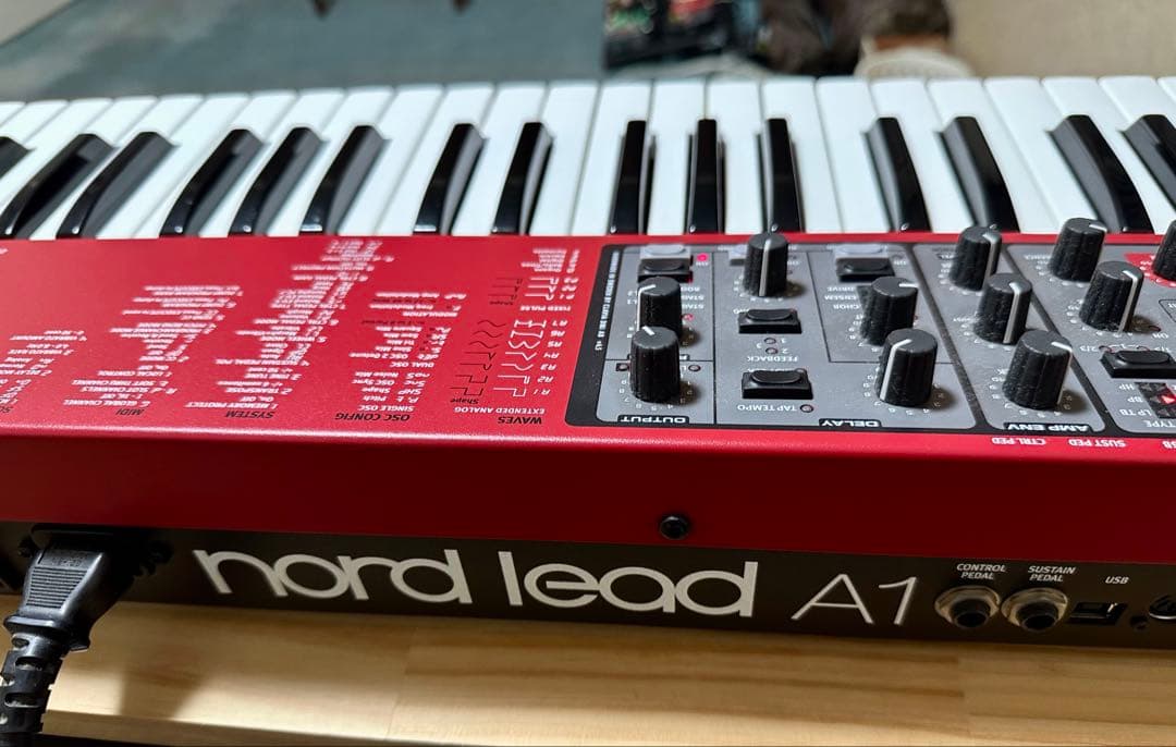 Nord Lead A1 49鍵 シンセサイザー 赤