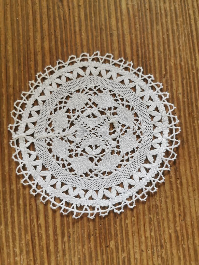 アンティーク マルチーズレース リネンラウンドドイリー マルタ十字✠ ペアセット