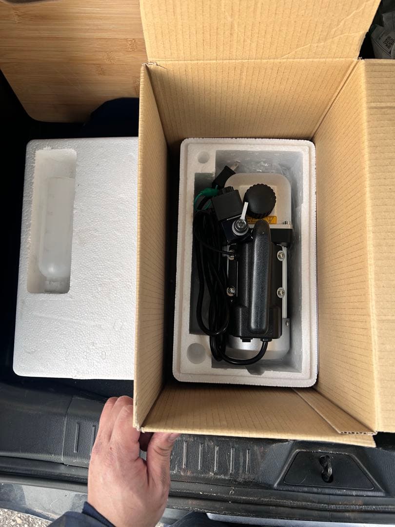 ほぼ新品！ リークラボジャパン 2ステージ式真空ポンプ LL-VP215NS