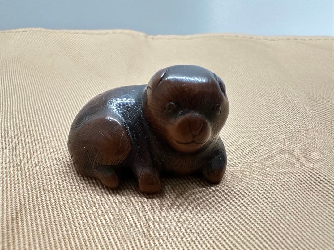 根付(netsuke) 犬の値付　友重作　木製　江戸時代