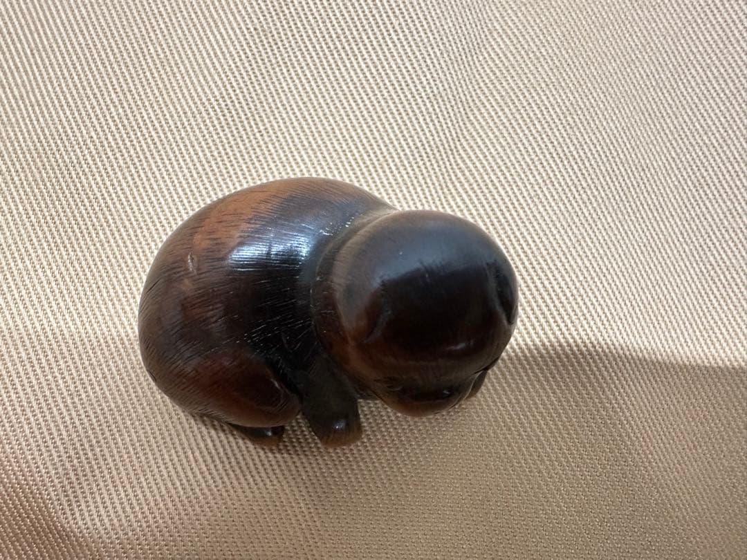 根付(netsuke) 犬の値付　友重作　木製　江戸時代