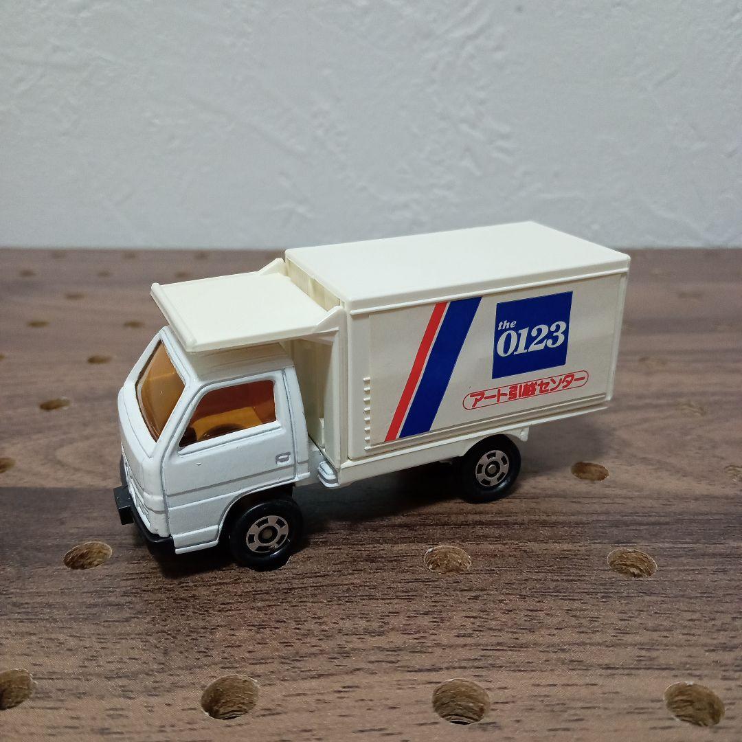 トミカ　いすゞエルフ引っ越しトラック　No.32