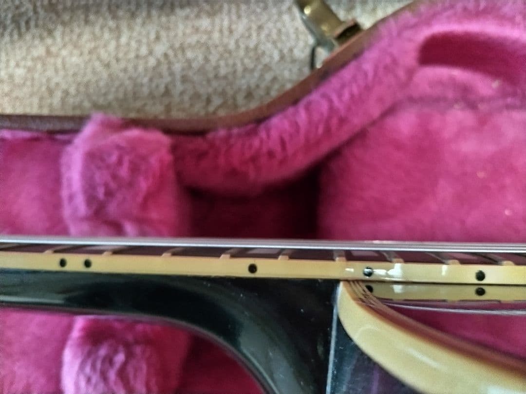 ギブソンレスポールカスタム1992年製造？ ハードケース 革製ストラップ付