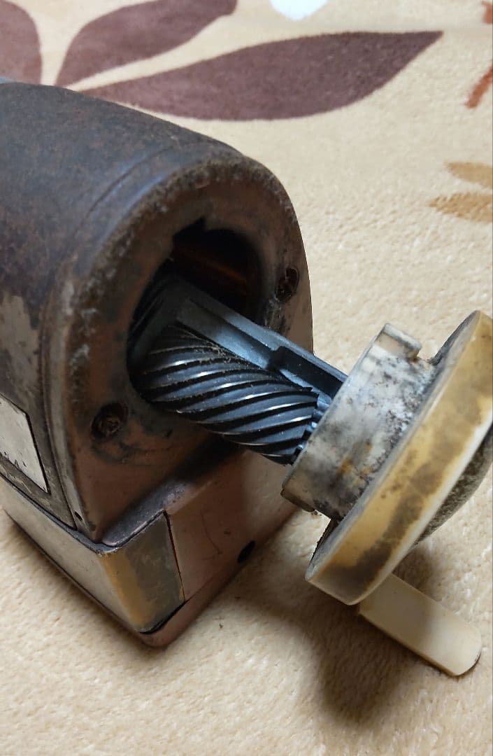 【価格相談可】昭和レトロ 手動鉛筆削り MAX　金属製