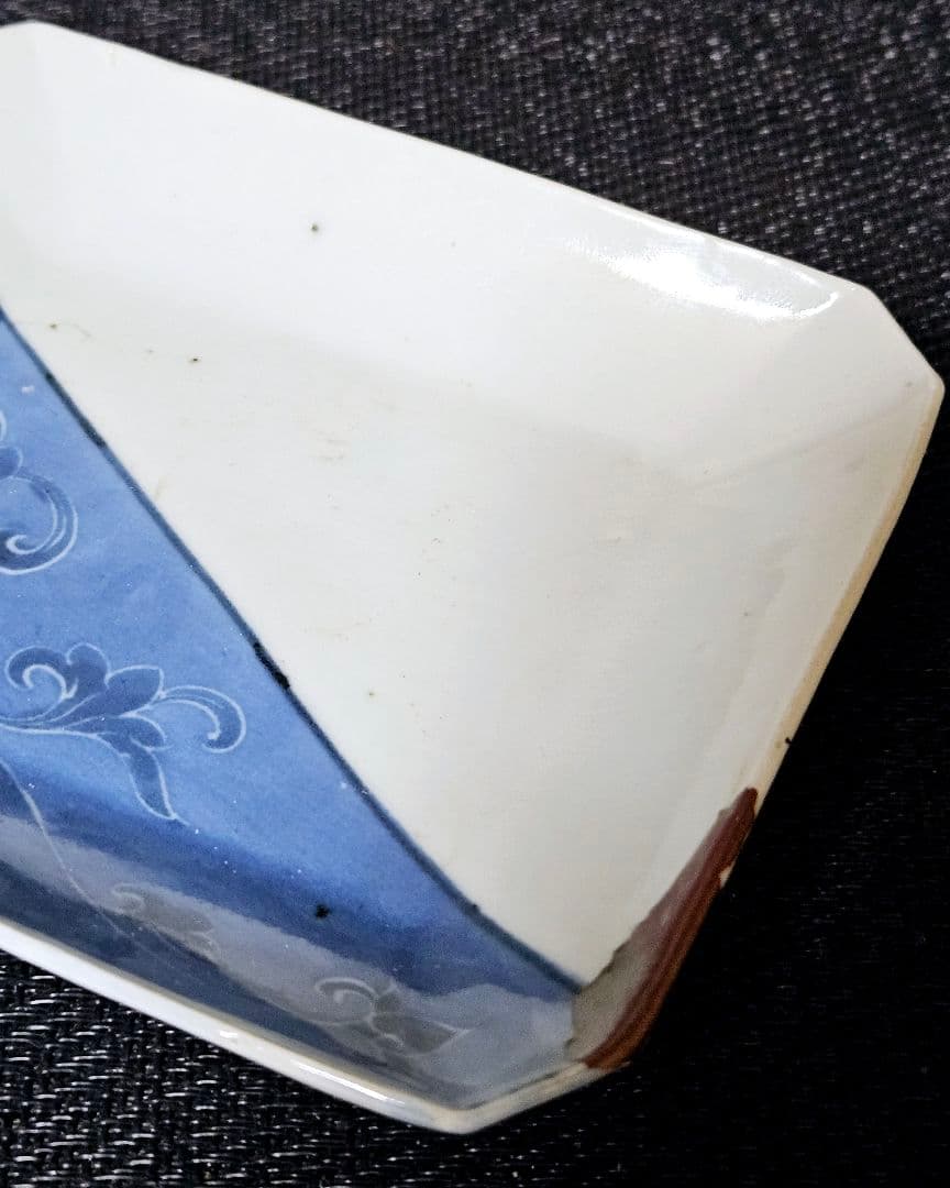 【名品古伊万里❗03】江戸時代前期　藍九谷　方身代り　墨弾き技法　花唐草文様皿