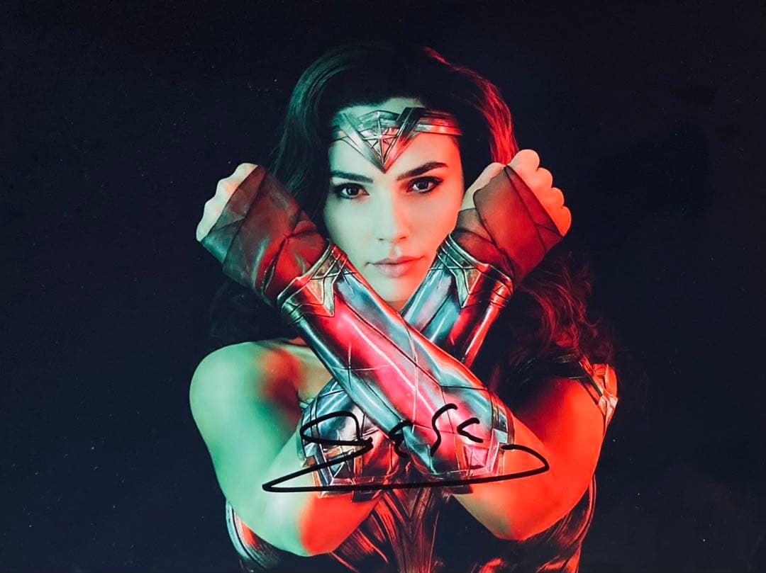 ガル・ガドット 直筆サイン入り写真　ワンダーウーマン ジャスティス・リーグ　k3