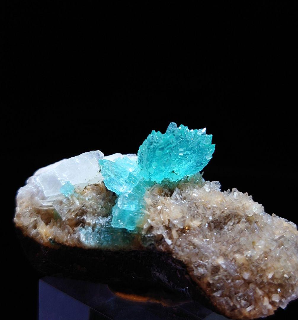 アポフィライト インド産 母岩付き 鉱石 鉱物 ミネラル 標本 原石 犬牙状 ⑤