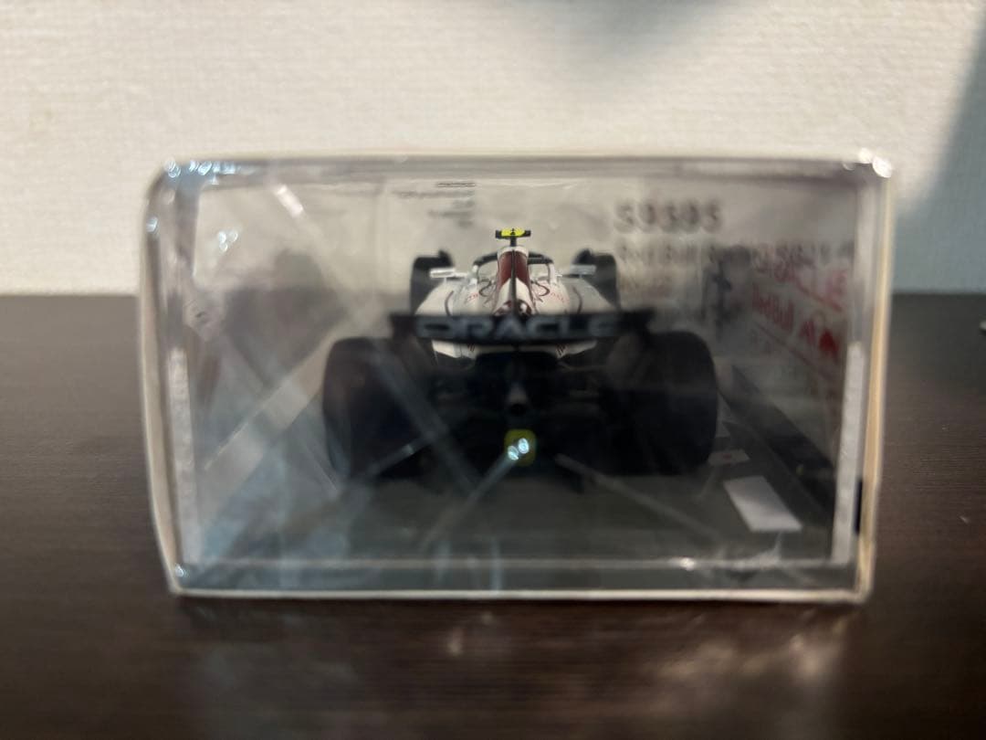 ミニカー Red Bull Racing RB21 Yuki Tsunoda 1/43