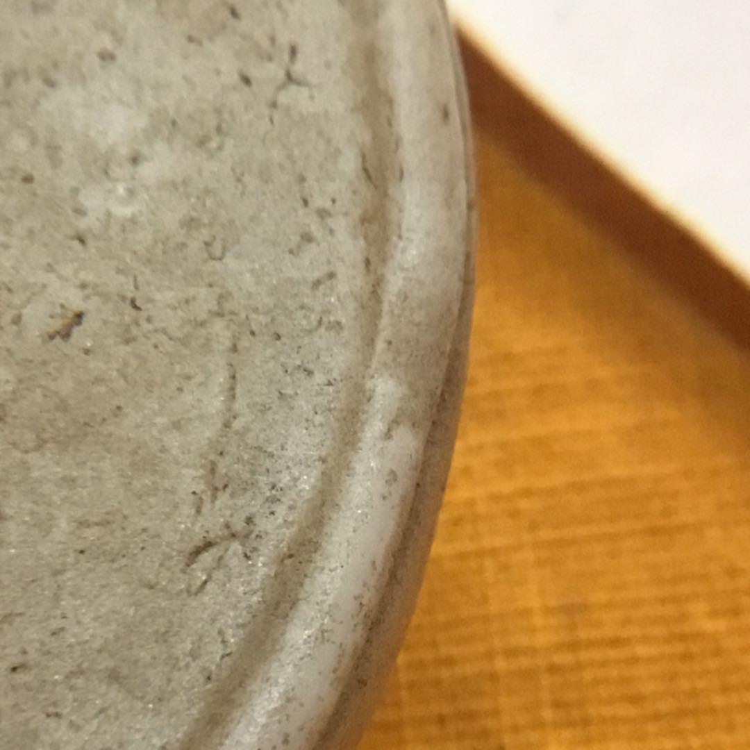 小さな飾り台　磁器