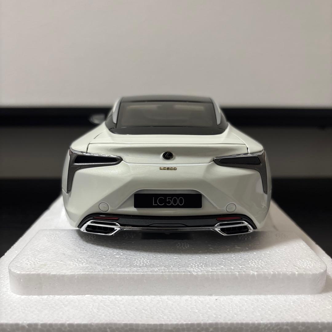 オートアートLexus LC500 ホワイト 1/18 左ミラー欠損　最終値下げ