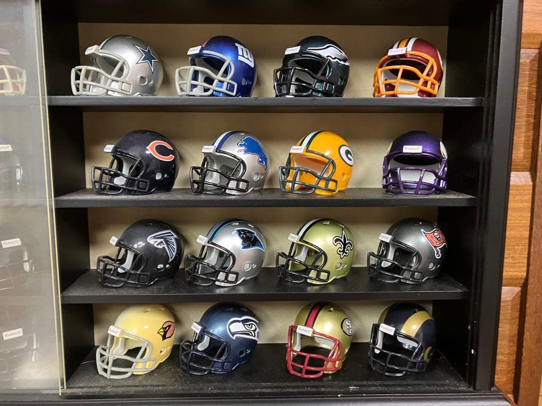 NFLミニヘルメットコレクション 32個　ケース入り
