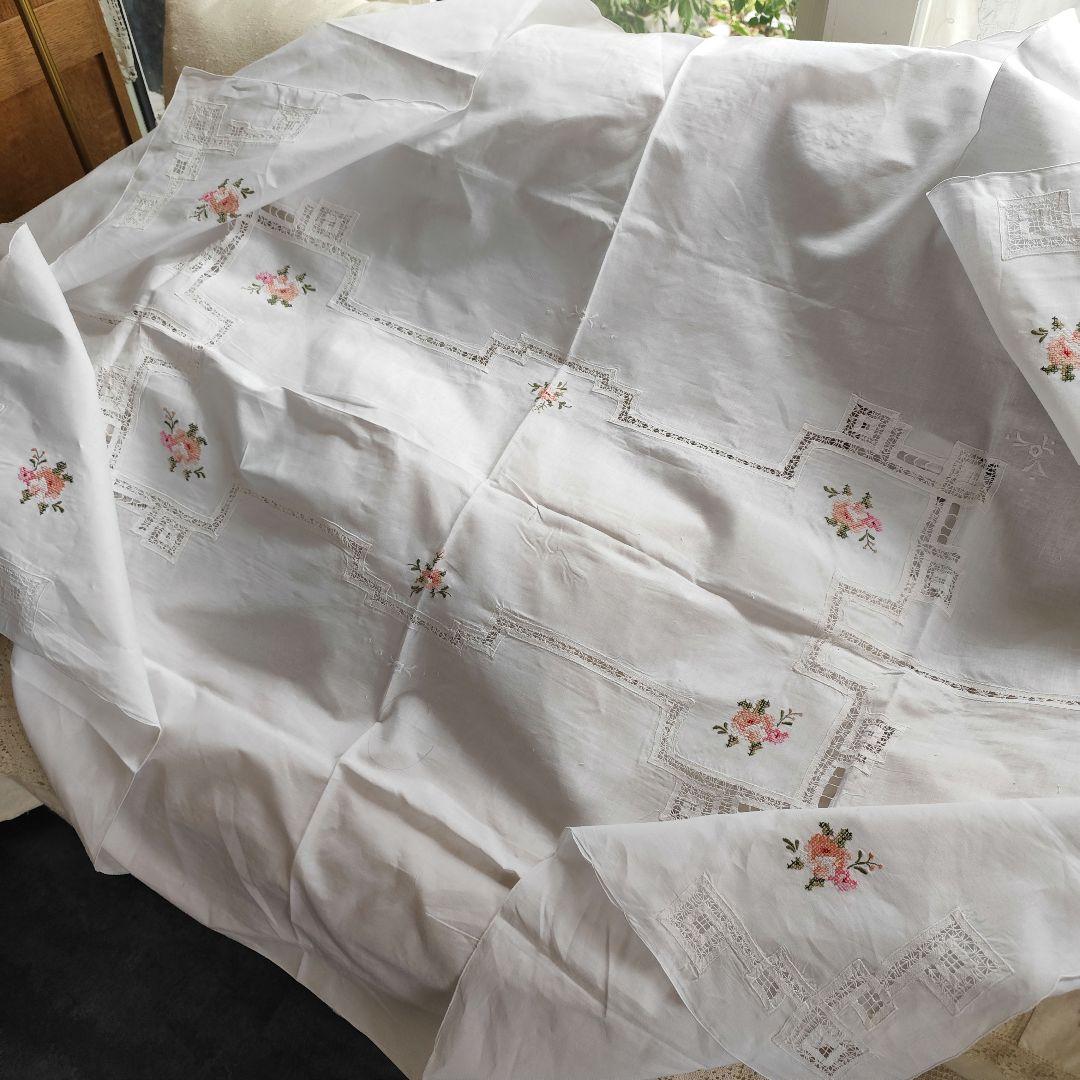 イギリスVintage　薔薇のモチーフ　コットンレース　大判　テーブルクロス