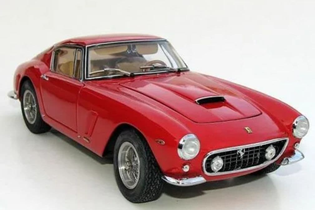 CMC フェラーリ 250GT Berlinetta (SWB) 1/18
