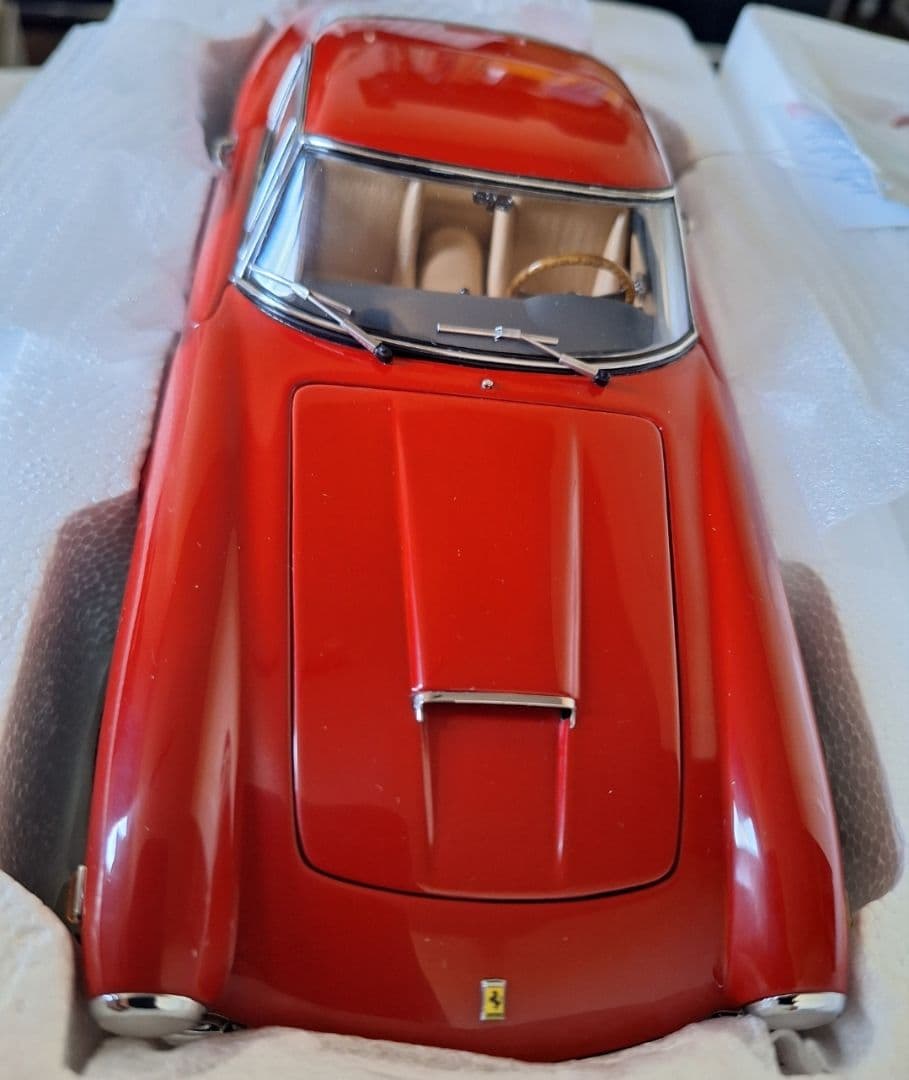 CMC フェラーリ 250GT Berlinetta (SWB) 1/18