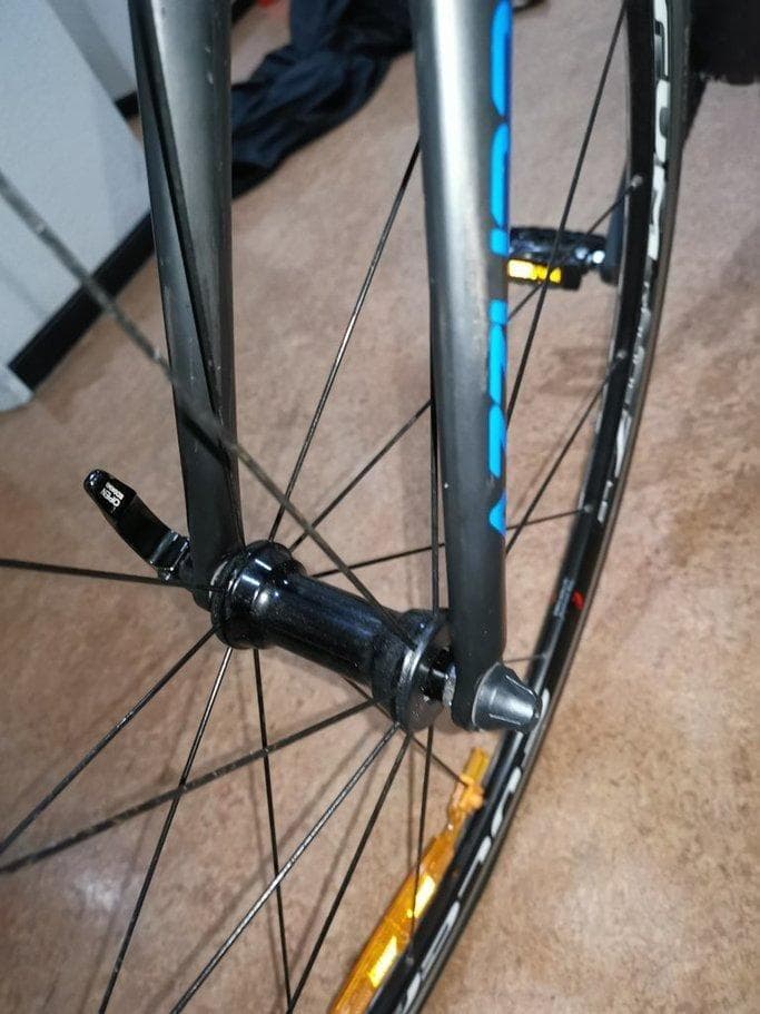 Azzurri Forza Pro ULTEGRA フルカーボン