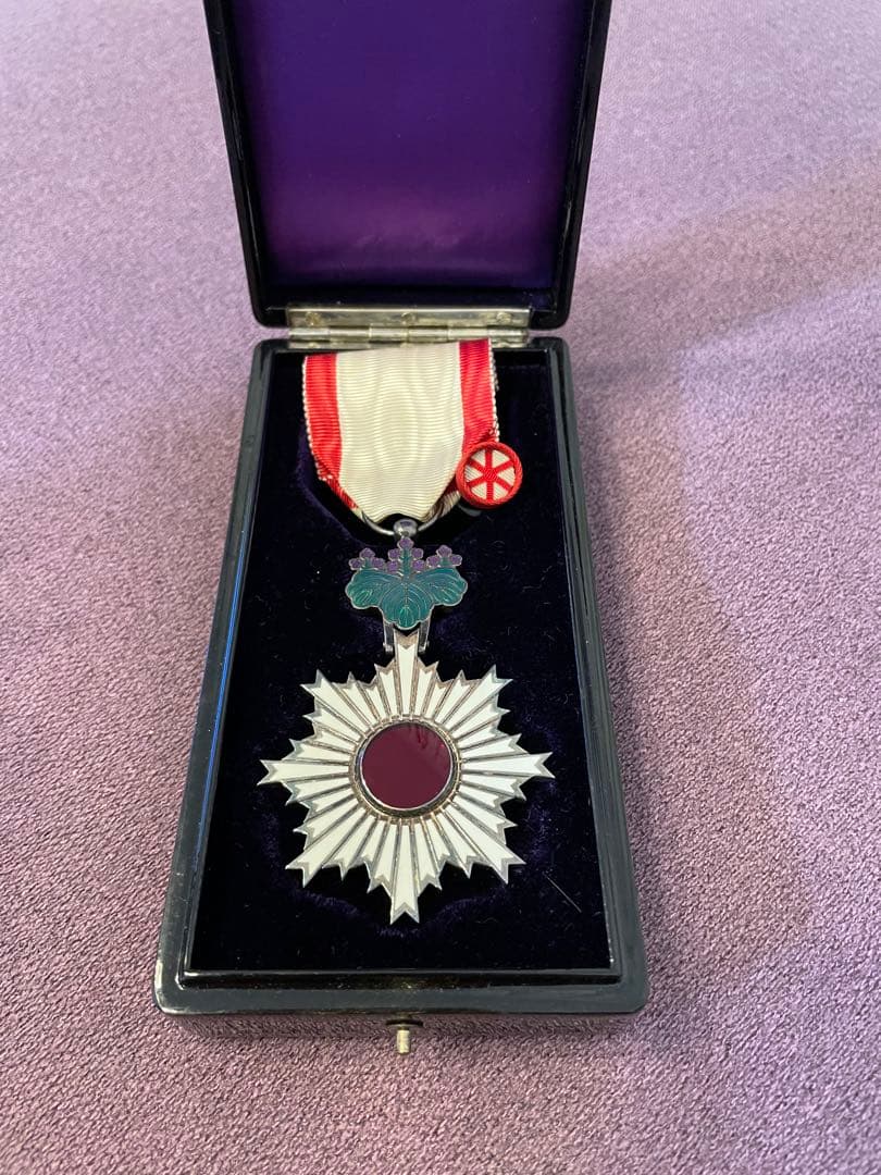 【勲六等単光旭日章　勲章】