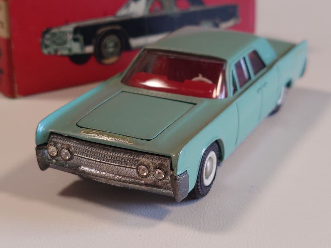 TEKNO NO.829 LINCOLN CONTINENTAL （ブルー）