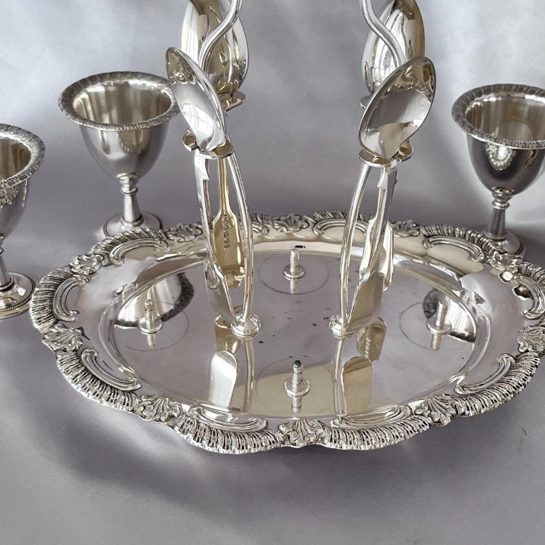 【英国】ビクトリアンのエッグクルーゼ　エッグカップ/スタンド/スプーン