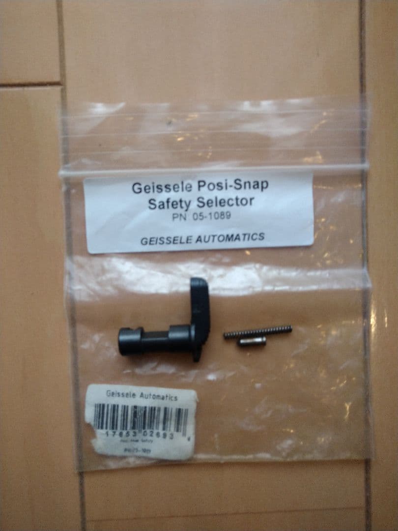Geissele Posi-Snap Safety Selector 実物