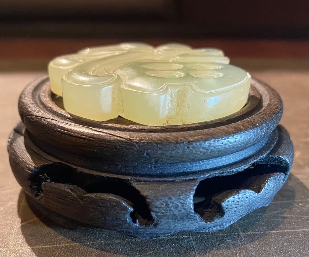 古和田玉 翡翠 鑑賞台付・ヴィンテージ　レア ・オブジェ・鼻煙壺 ・台湾茶器