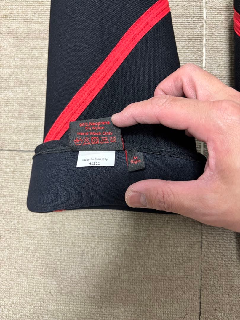 SBD ニースリーブ黒/赤 Mサイズ