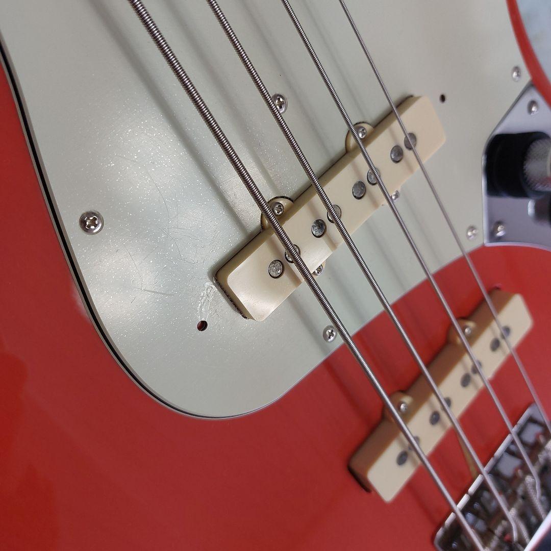 ベース Fender SCANDAL Tomomi Jazz Bass