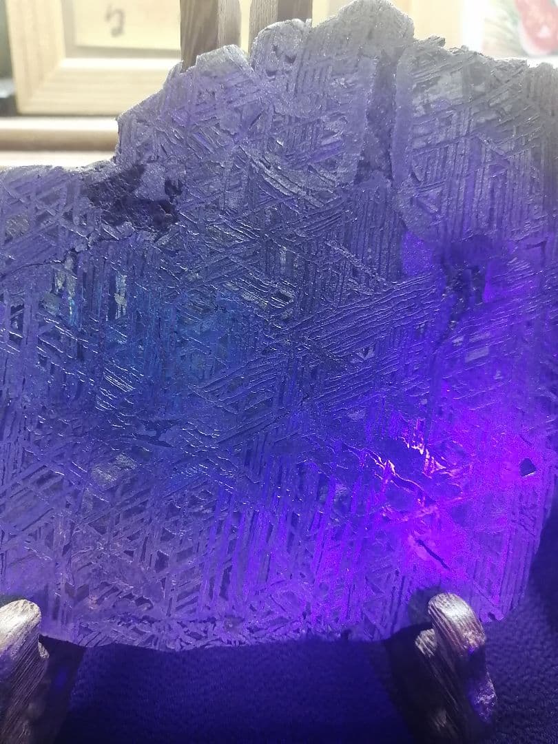 ★『本物隕石』鉄隕石　本物原石 928g　 隕石内部。すばらしい『超隕石』です。