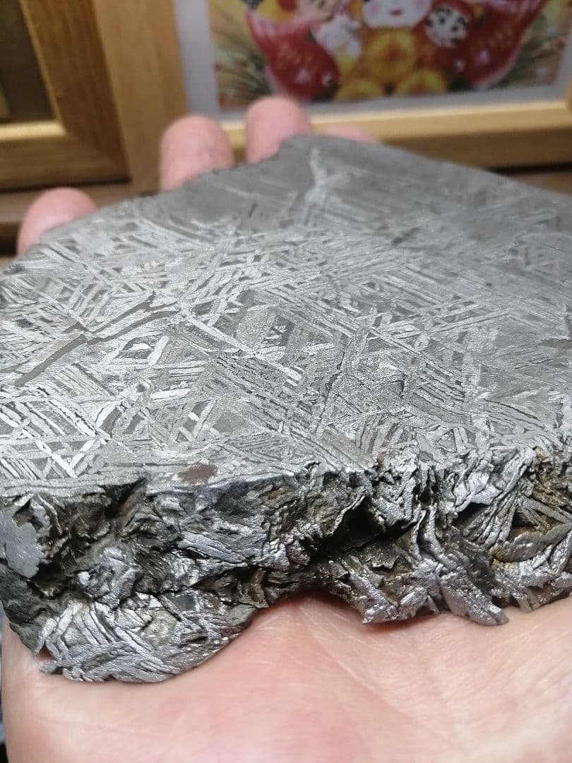 ★『本物隕石』鉄隕石　本物原石 928g　 隕石内部。すばらしい『超隕石』です。