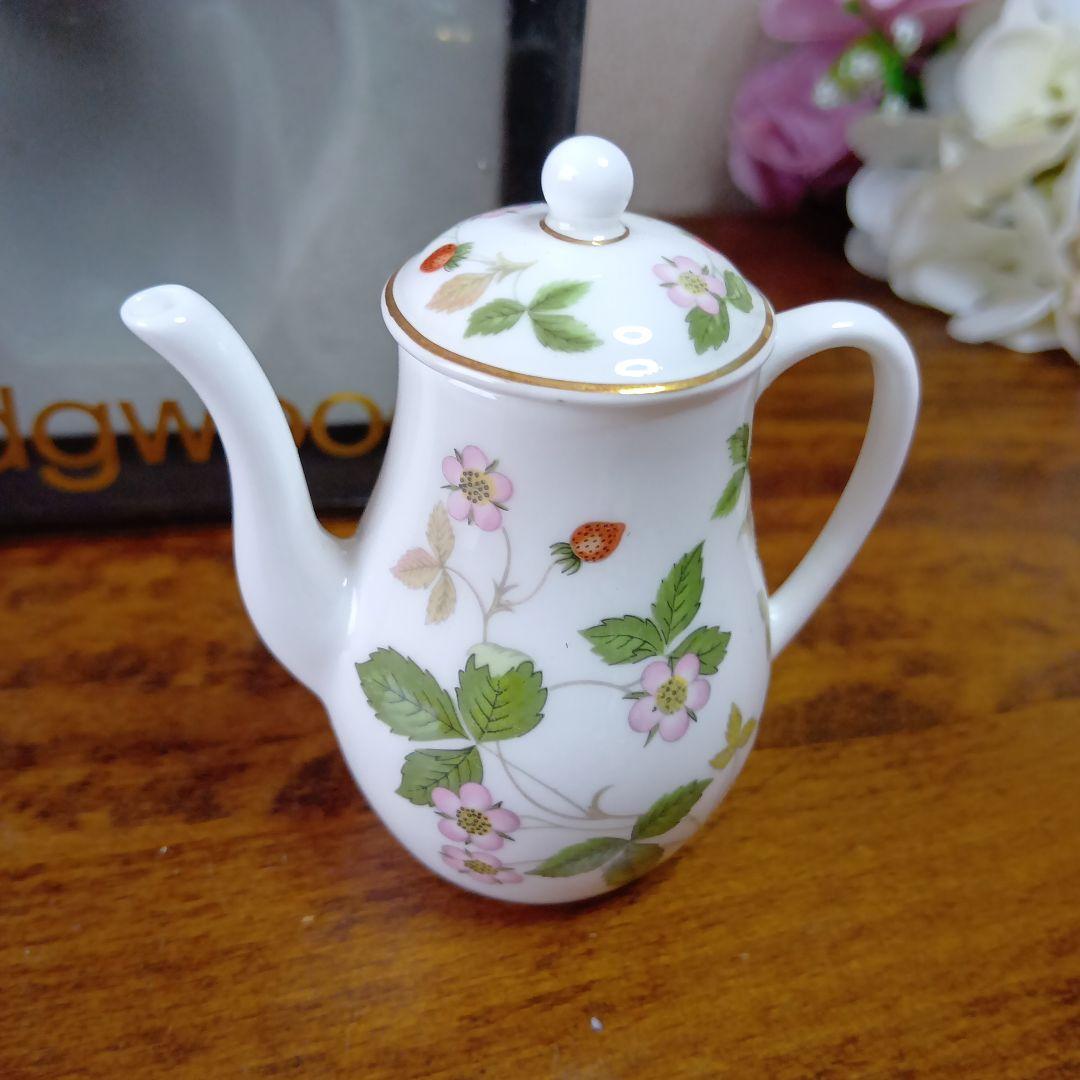 ウェッジウッド ワイルドストロベリー ミニチュアティー（コーヒー）セット