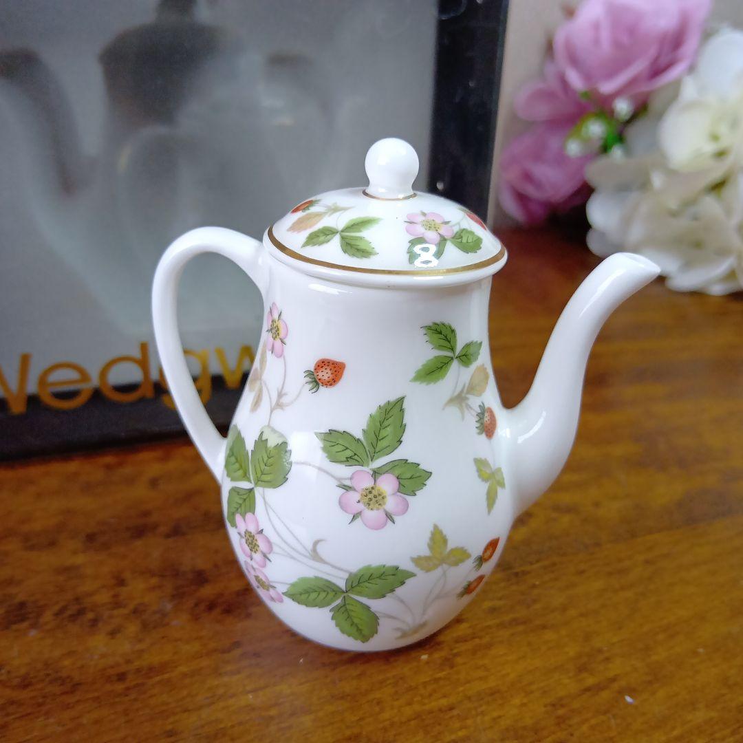 ウェッジウッド ワイルドストロベリー ミニチュアティー（コーヒー）セット