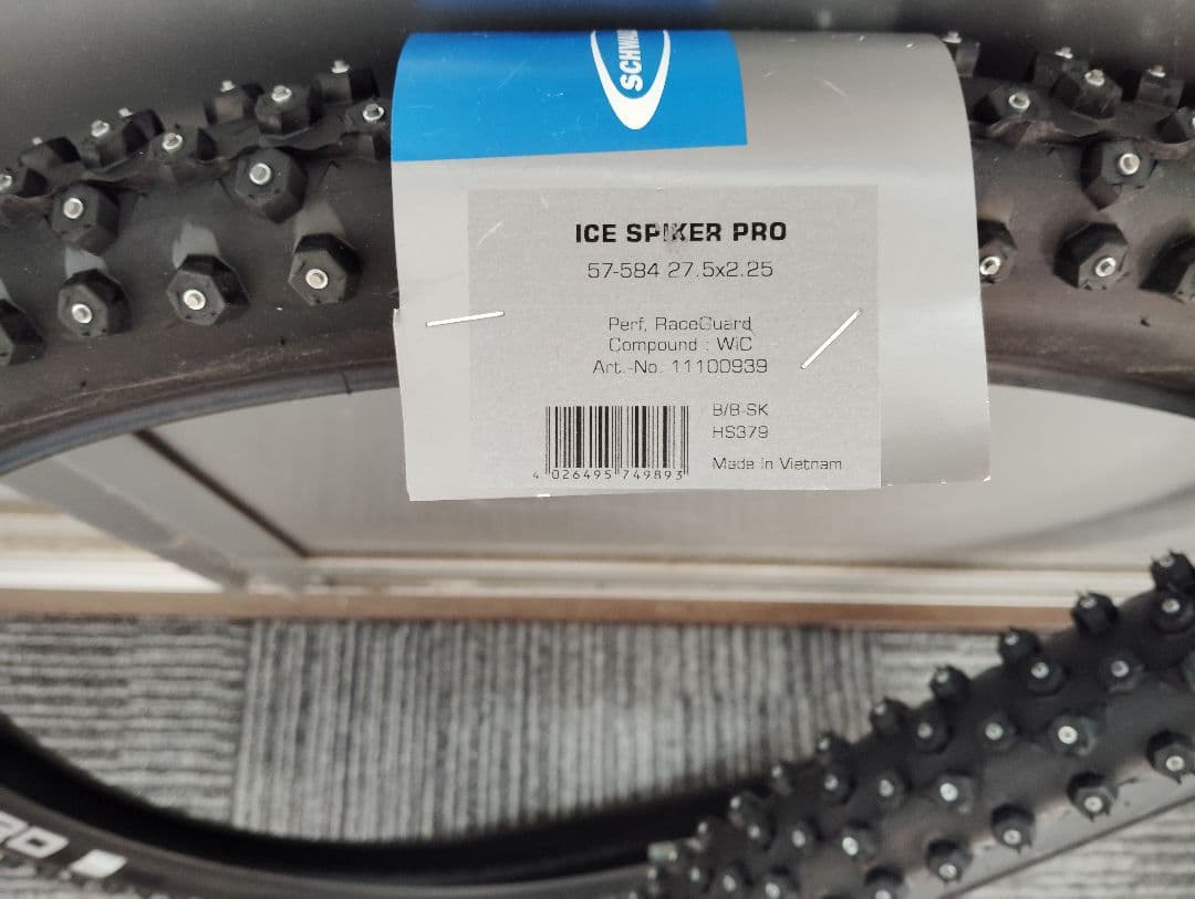 スパイクタイヤ　SCHWALBE ICE SPIKER PRO
