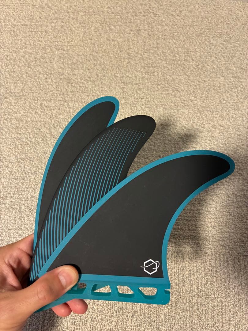 futures フィン　LEGACY R4 Mサイズ