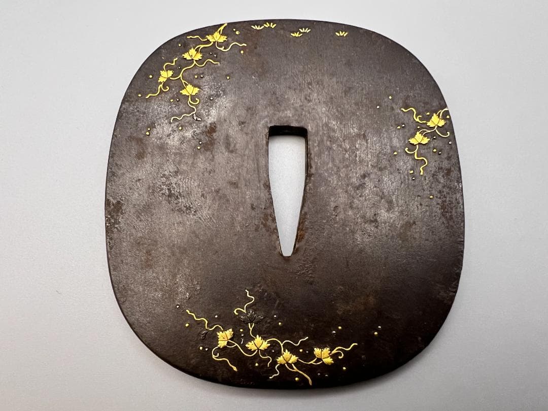 【海】江戸中期　大鉄鍔　唐草図　金銀象嵌　無銘　刀装具　重量約208g　専用箱付