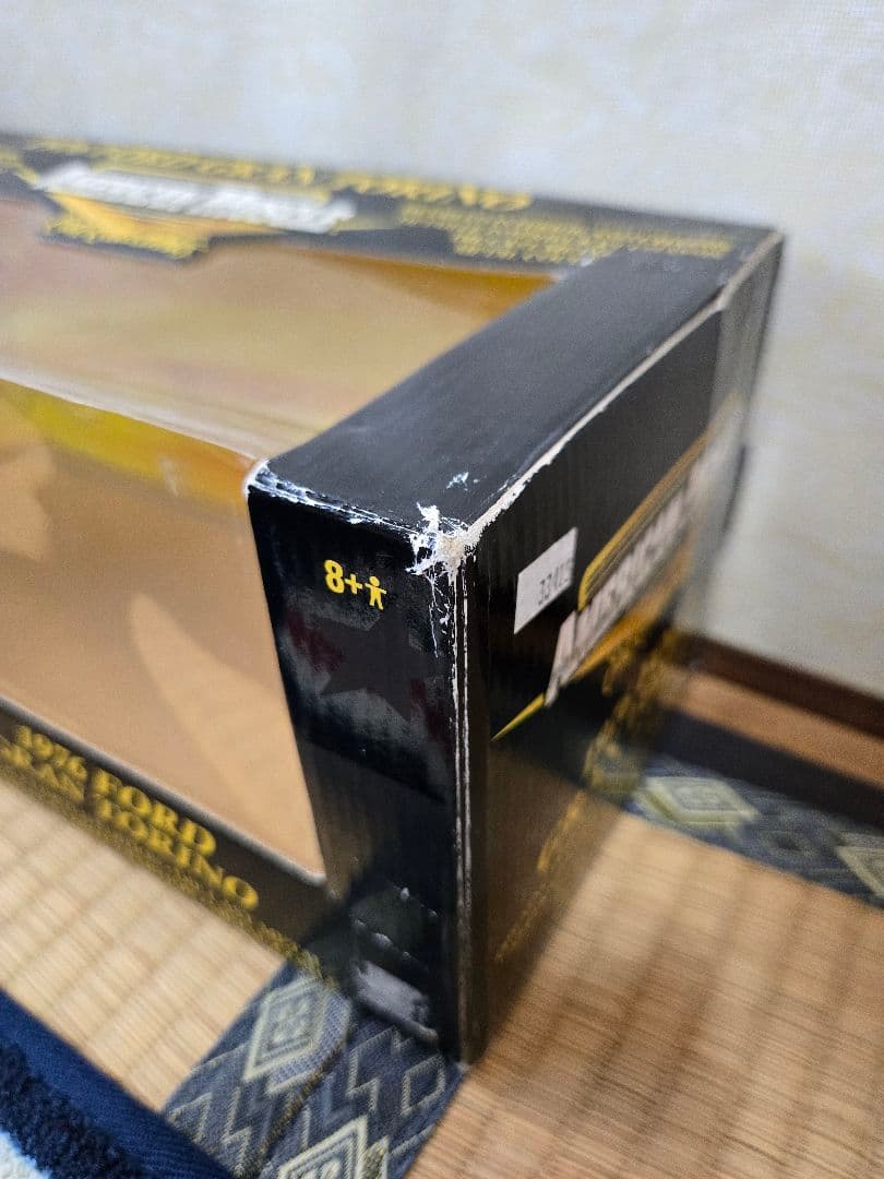aki　1976フォード「グラン・トリノ」1/18とリーガルネームタグ