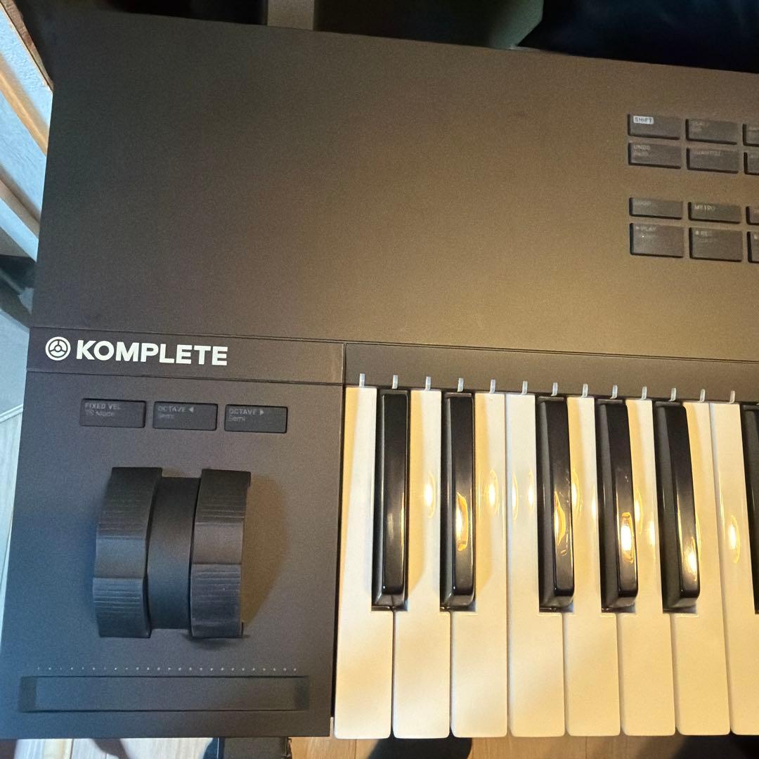 KOMPLETE KONTROL S61 mk2 MIDIキーボード
