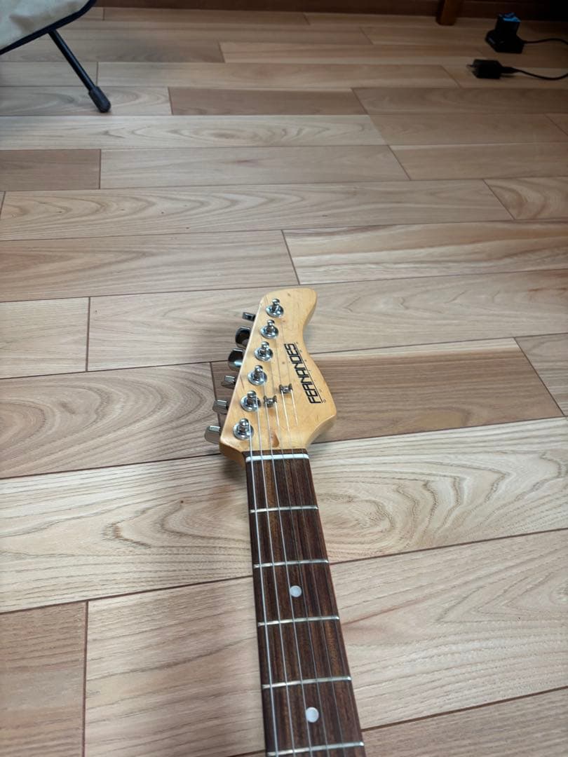 や*ま様 カートコバーン ヴァンダリズム　ストラトモデル