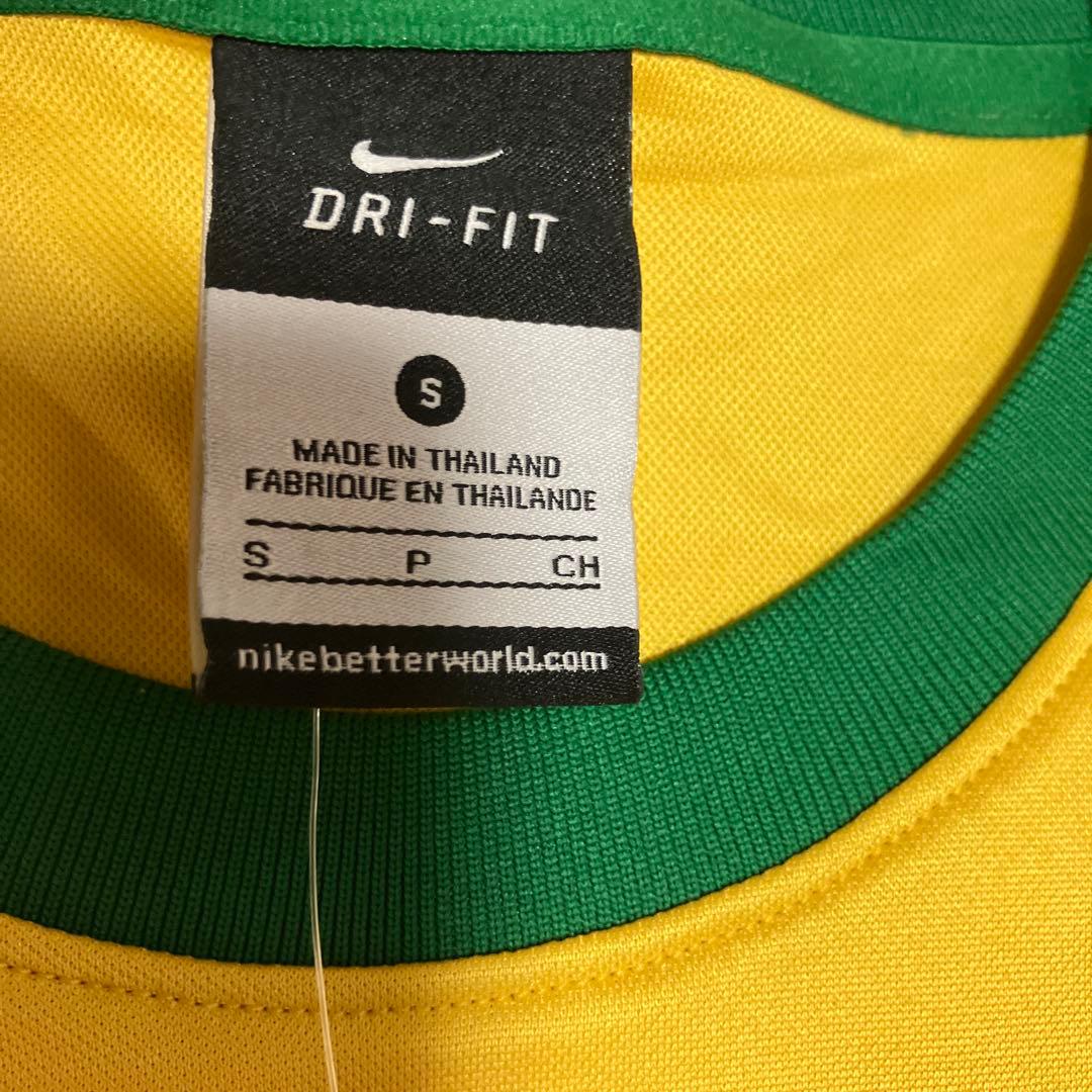 Nike製ブラジル代表シャツ 2014 ＳDri-FIT素材　ナイキ　サッカー