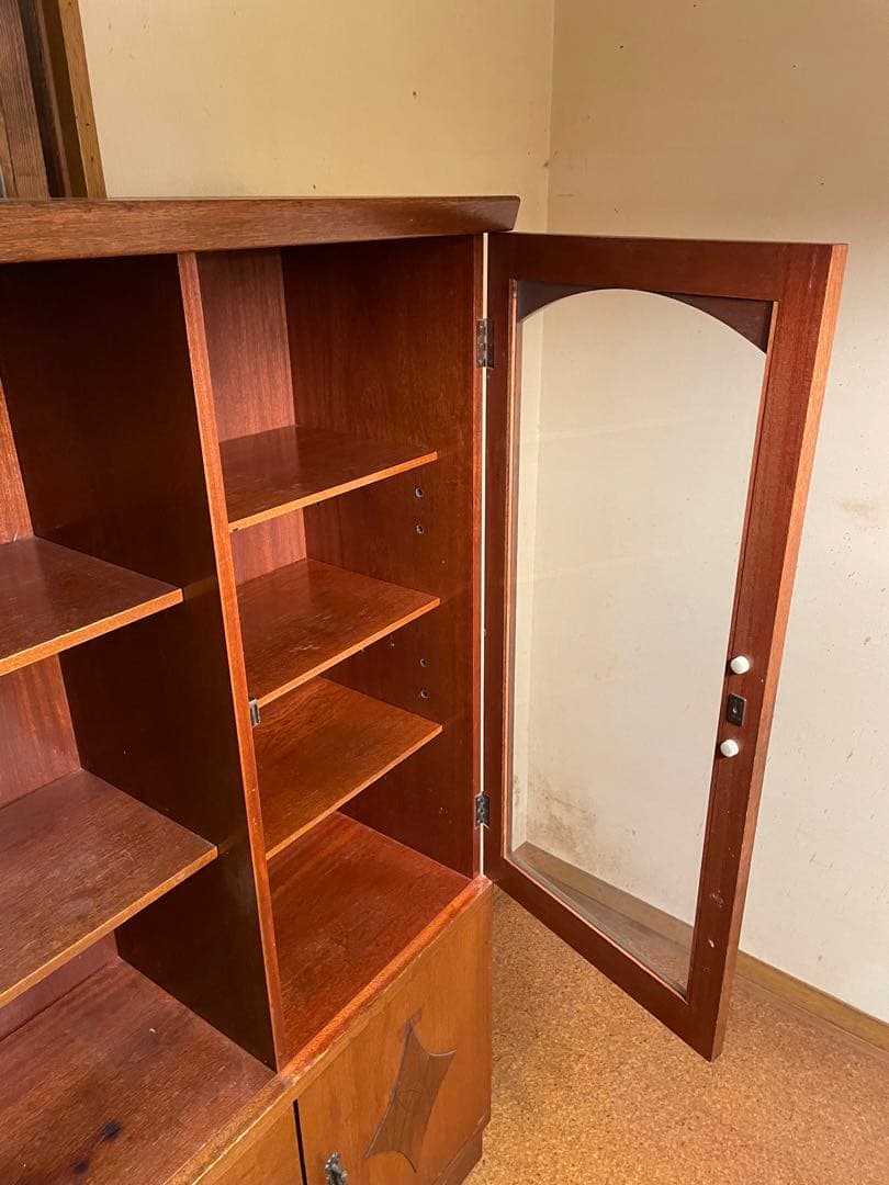 木製ガラス扉付き収納棚・食器棚